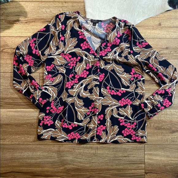 Ann Taylor navy floral V-neck blouse - Picture 2 of 11